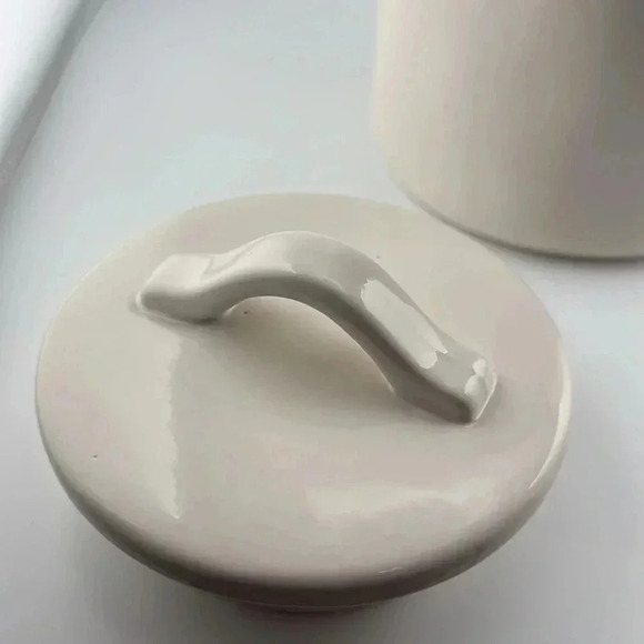 Rae Dunn Artisan Collection Ceramic Jar Food Container Jar with Lid ‘FLOUR’ - Picture 9 of 15